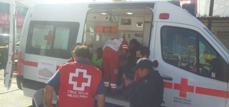 Menor fallece al caer de camión en movimiento y ser atropellado