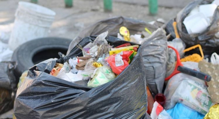 Salen toneladas de basura en Durango