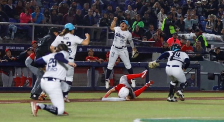 Rompen récord de asistencia el softbol femenil mexicano Rompen récord de asistencia el softbol femenil mexicano