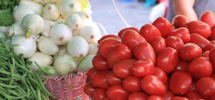 “Por los cielos” los precios de la canasta básica: comerciantes