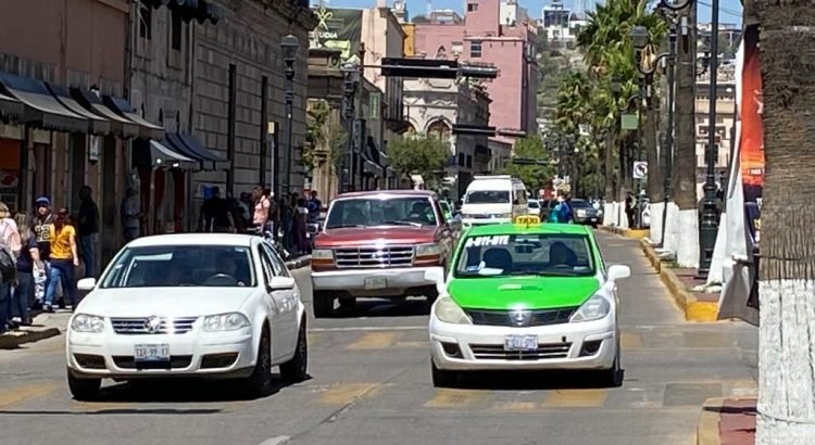 Serán retirados los taxis de aplicación no registrados Serán retirados los taxis de aplicación no registrados