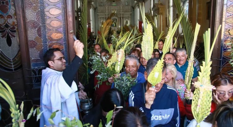 Desbordan su fe en Domingo de Ramos Desbordan su fe en Domingo de Ramos