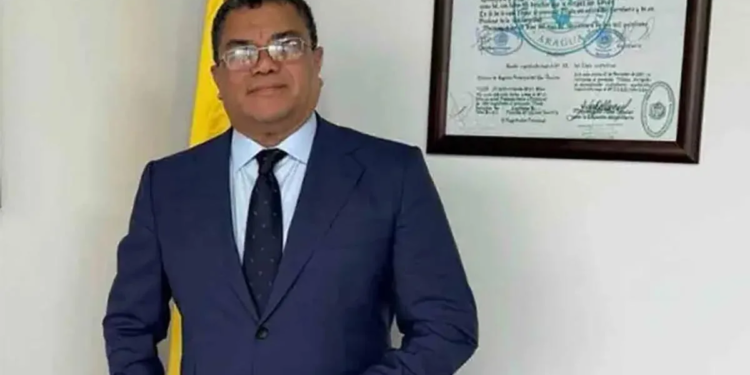 Un comediante y un pastor, los rivales de Maduro por la presidencia de Venezuela