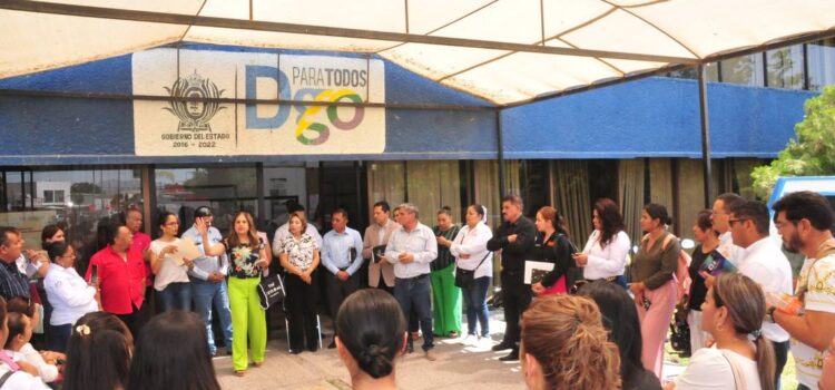 Docentes exigen pago de autoridades