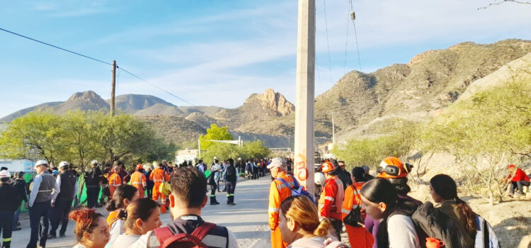 Protestan con paro de labores en mina de Velardeña