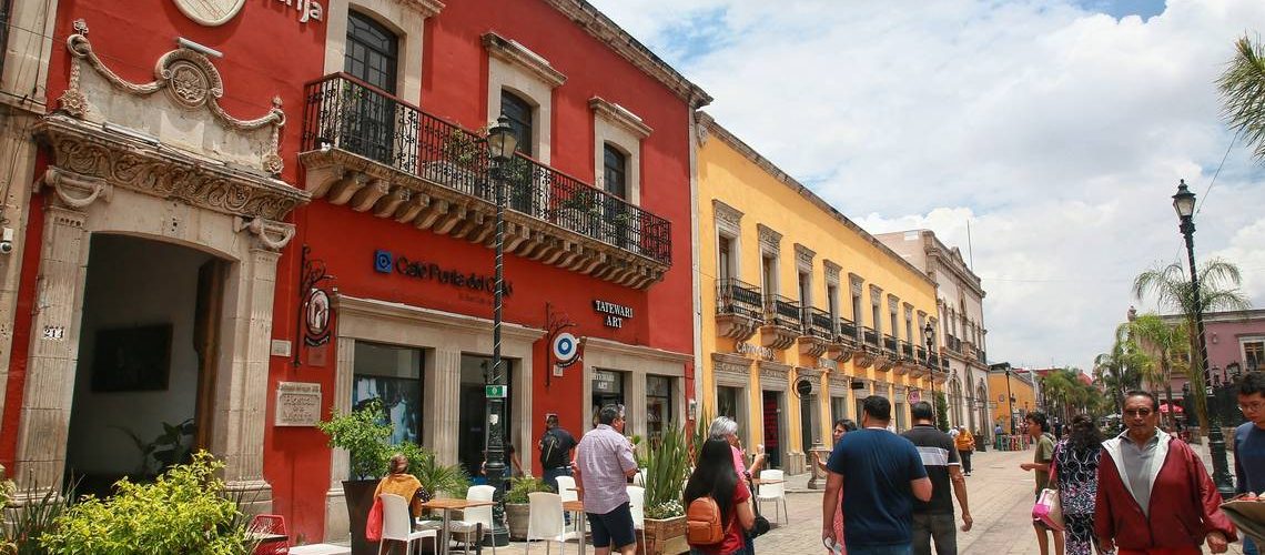 Reportan bajas ventas comerciantes del Centro Histórico