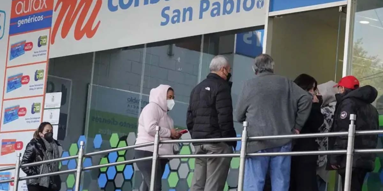 Escasez de vacunas contra COVID-19 en farmacias mexicanas ante aumento de contagios Escasez de vacunas contra COVID-19 en farmacias mexicanas ante aumento de contagios
