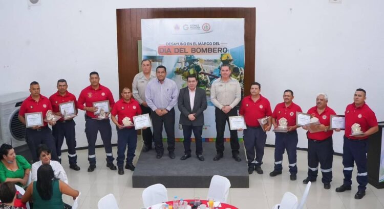 Reconoce al Heroico Cuerpo de Bomberos en Gómez Palacio