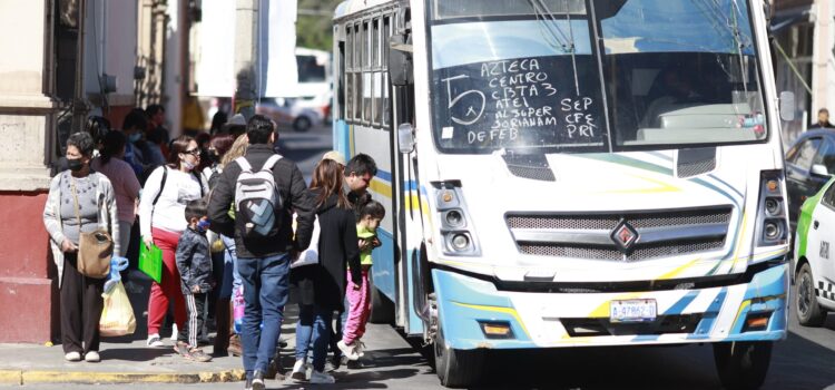 Analizan aumento al transporte público