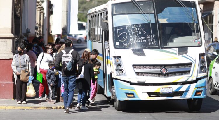 Analizan aumento al transporte público