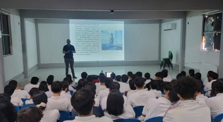 Realizan pláticas de salud emocional a jóvenes Realizan pláticas de salud emocional a jóvenes