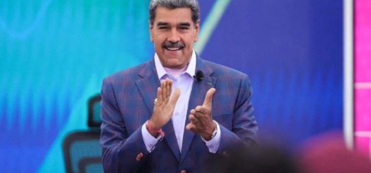 Maduro «adelanta la Navidad en Venezuela» mientras crece la presión política