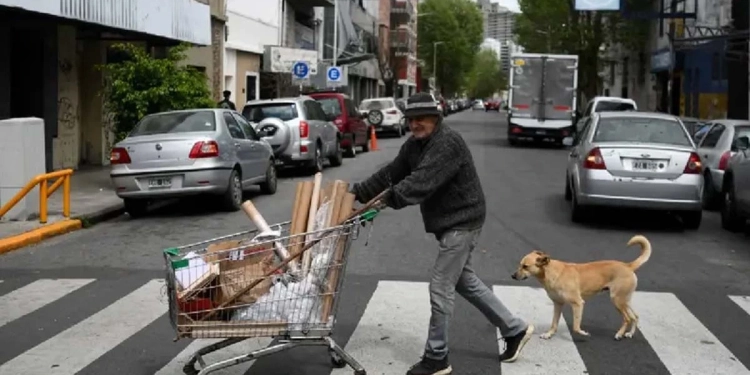La pobreza en Argentina sube al 52.9% en medio de la crisis económica bajo el gobierno de Milei La pobreza en Argentina sube al 52.9% en medio de la crisis económica bajo el gobierno de Milei