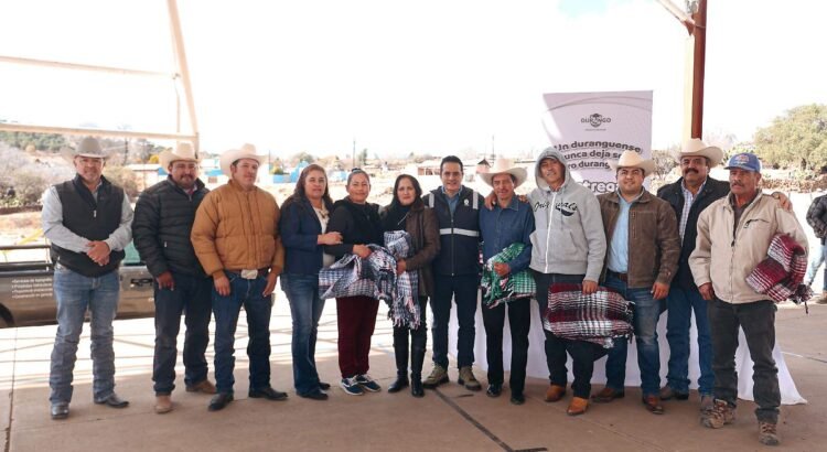 Por el intenso frío, el Gobierno Municipal lleva apoyos invernales a la zona serrana Por el intenso frío, el Gobierno Municipal lleva apoyos invernales a la zona serrana