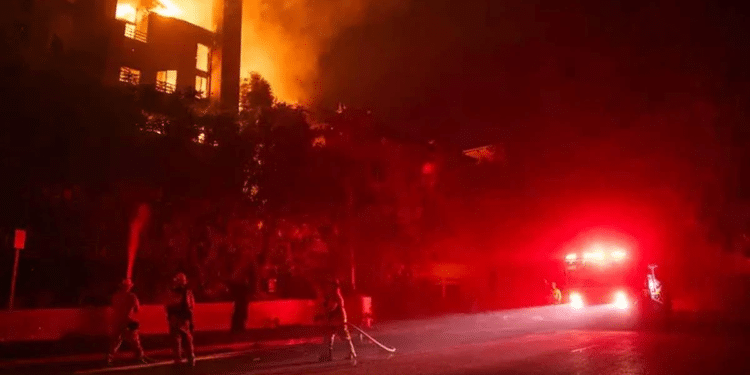 México envía apoyo para combatir incendios en Los Ángeles México envía apoyo para combatir incendios en Los Ángeles