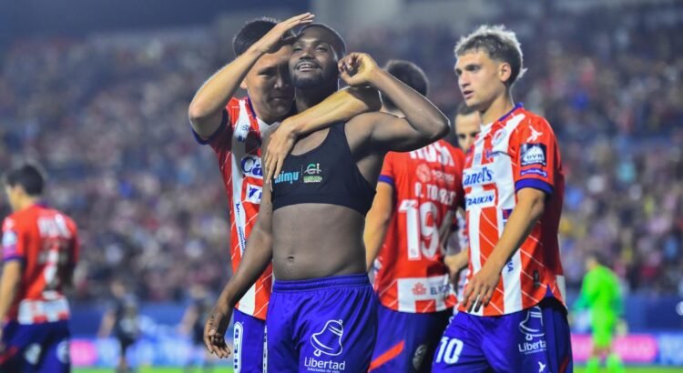 Se hunden las Chivas; perdieron ante San Luis Se hunden las Chivas; perdieron ante San Luis