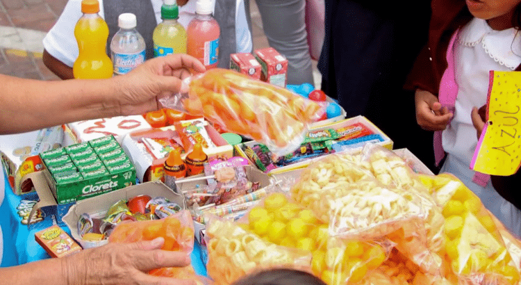 Adiós a la comida chatarra en las escuelas Adiós a la comida chatarra en las escuelas
