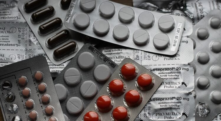 Decomisan medicamentos que vendían en el tianguis: Coprised Decomisan medicamentos que vendían en el tianguis: Coprised