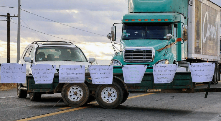Once horas de bloqueo realizan productores Once horas de bloqueo realizan productores