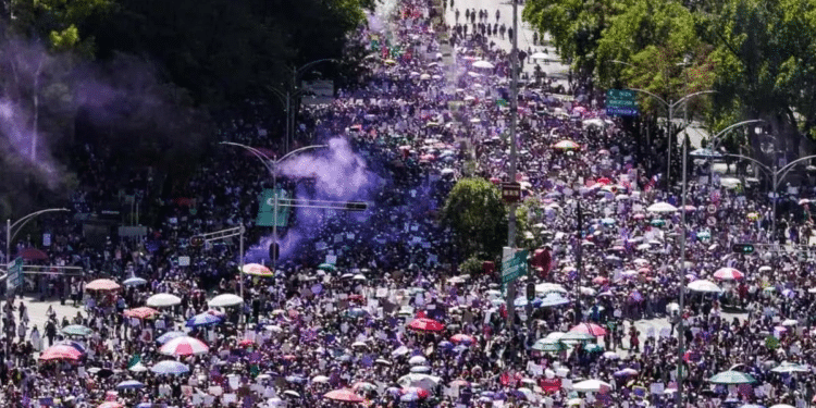 Miles marcharon en el Día Internacional de la Mujer