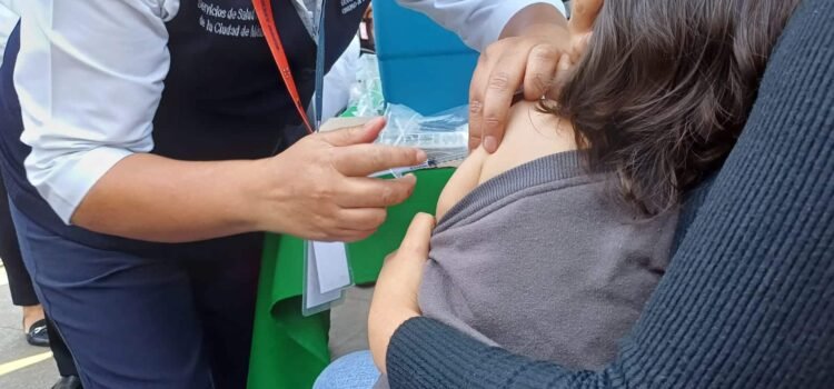 Piden a la población a vacunarse en Durango Piden a la población a vacunarse en Durango