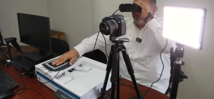 Llega equipo piloto para registrar CURP Biométrica Llega equipo piloto para registrar CURP Biométrica