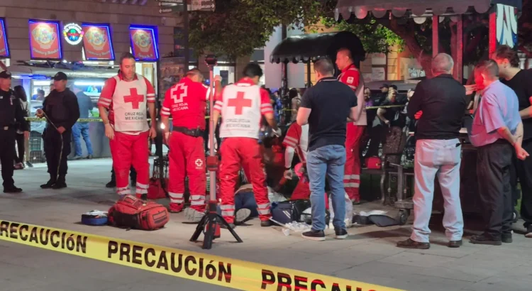 Muere turista en la Plaza de Armas Muere turista en la Plaza de Armas