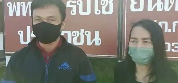 “Olvidó” a su esposa en un bosque