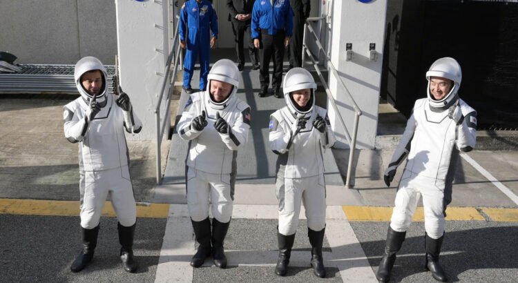SpaceX lleva a astronautas a Estación Espacial Internacional en 15 horas