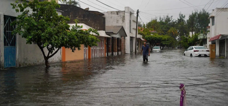 Inundación afecta a familias de Canatlán