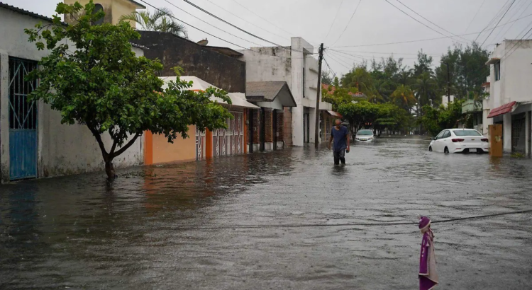 Inundación afecta a familias de Canatlán Inundación afecta a familias de Canatlán