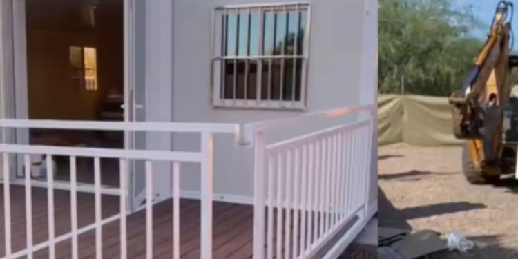 Joven compró su casa en línea y la armó ella misma Joven compró su casa en línea y la armó ella misma