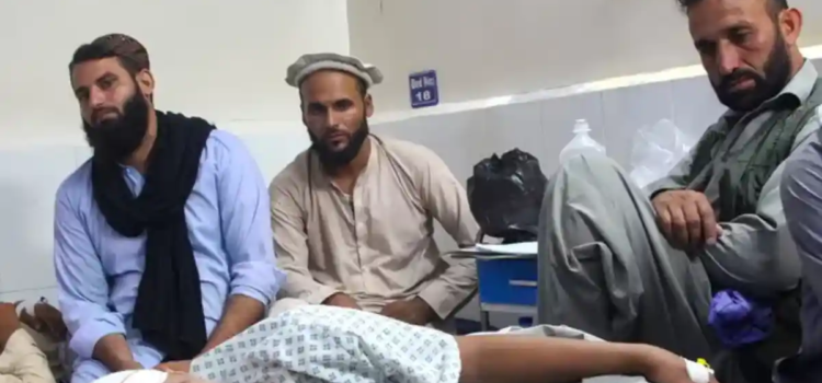 Deja sismo en Afganistán deja más de 800 muertos y miles de heridos