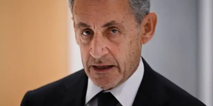 Condenan a Sarkozy a cinco años de prisión por corrupción Condenan a Sarkozy a cinco años de prisión por corrupción