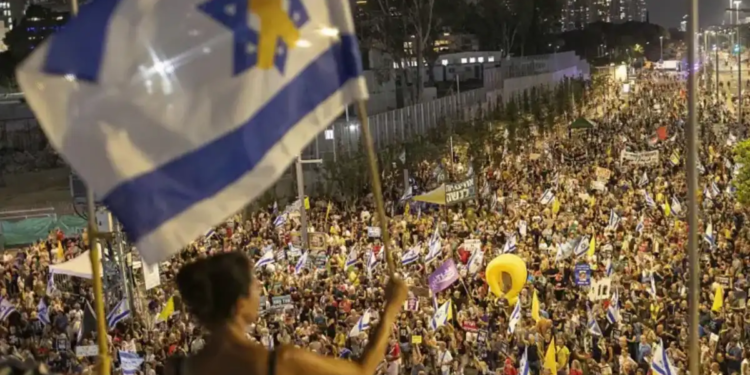 Marchan miles en Tel Aviv para exigir fin a la guerra en Gaza Marchan miles en Tel Aviv para exigir fin a la guerra en Gaza