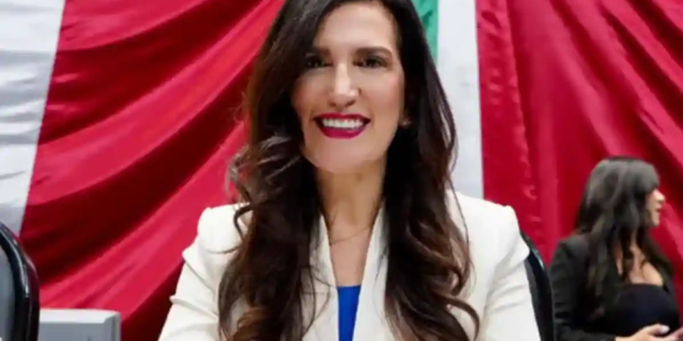 Asume Kenia López Rabadán la presidencia de la Mesa Directiva de la Cámara de Diputados