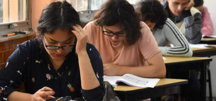 Exigen universitarios pago justo por prácticas profesionales