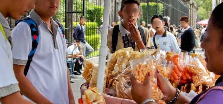Sancionan a dos escuelas en Durango por permitir la venta de comida chatarra