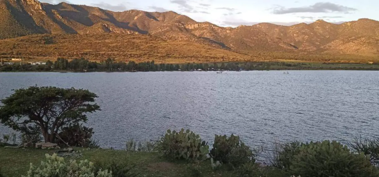 Transportistas mantienen plantón en la presa El Tunal II y frenan el inicio de la obra