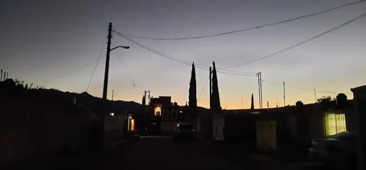 Más de 4 mil habitantes se ven afectados por apagones de luz; reportan fallas de la CFE