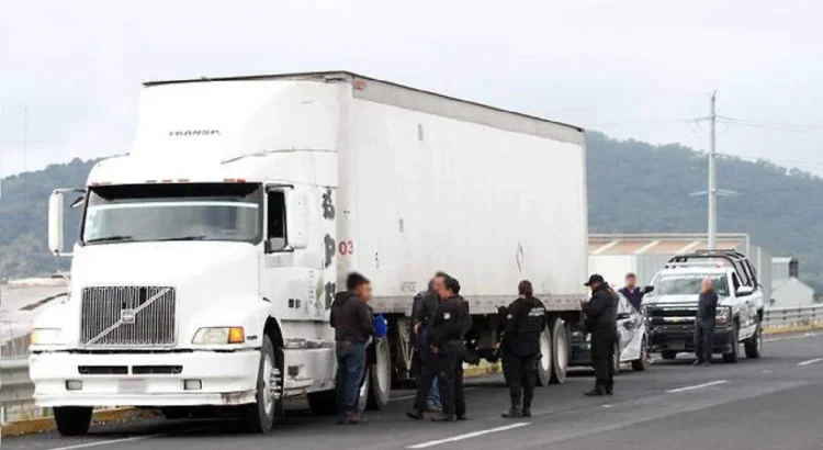 Persisten los robos en carreteras de México
