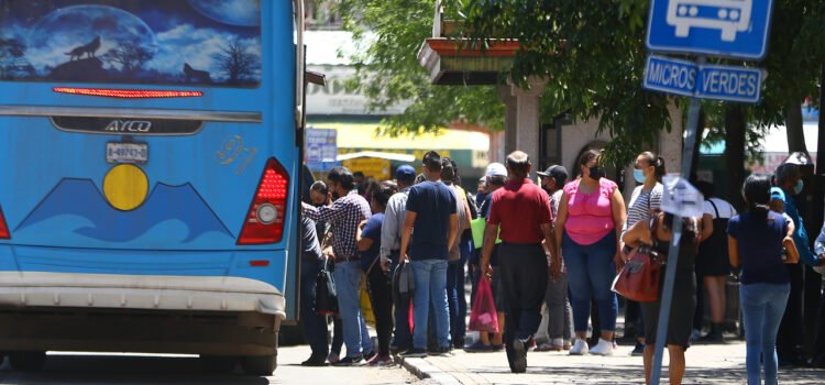 Exhortan a no incrementar la tarifa del transporte público