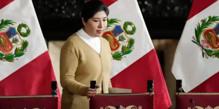 Ordena Perú captura internacional de la exprimera ministra Betssy Chávez