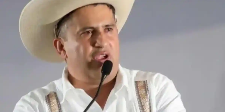 Detienen a escoltas de Carlos Manzo Detienen a escoltas de Carlos Manzo