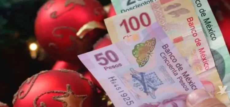 Maestros jubilados marchan para exigir el pago del bono navideño en Durango Maestros jubilados marchan para exigir el pago del bono navideño en Durango