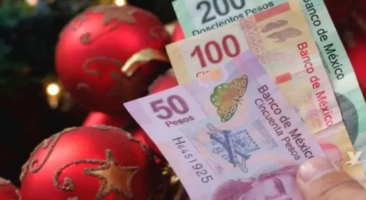 Maestros jubilados marchan para exigir el pago del bono navideño en Durango Maestros jubilados marchan para exigir el pago del bono navideño en Durango
