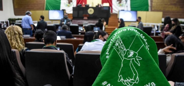Suspenden orden para discutir la despenalización del aborto