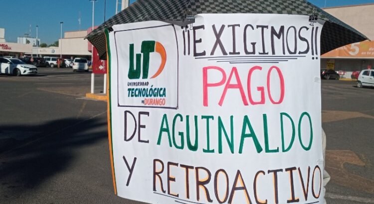 Docentes de la UTD se manifiestan por pago incompleto de aguinaldo