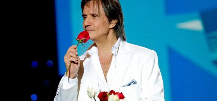 Roberto Carlos sufre accidente durante grabación de especial navideño Roberto Carlos sufre accidente durante grabación de especial navideño