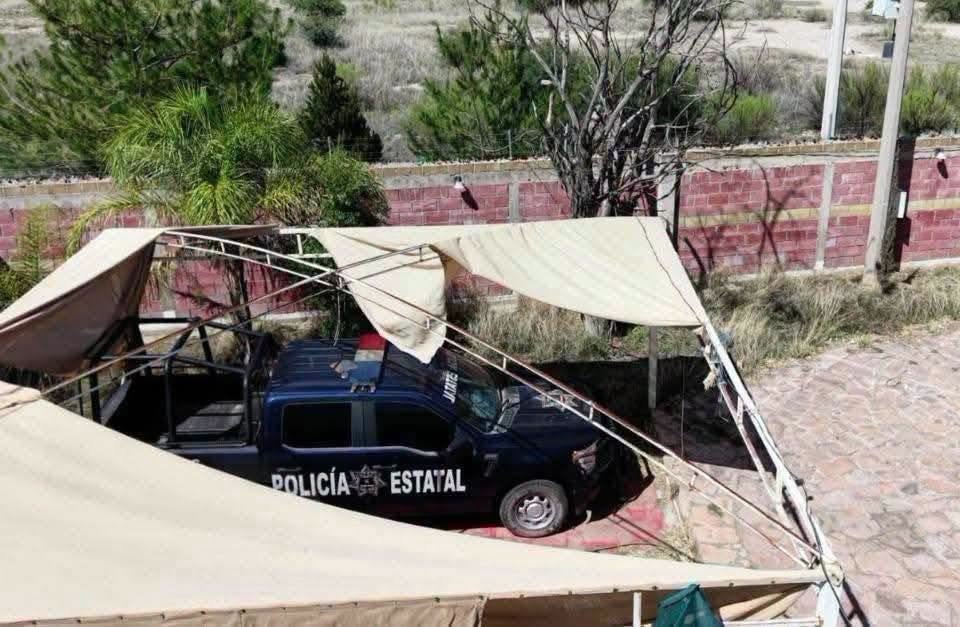 Cateo en Guadalupe Victoria deja arsenal, vehículos de lujo y presuntas patrullas clonadas